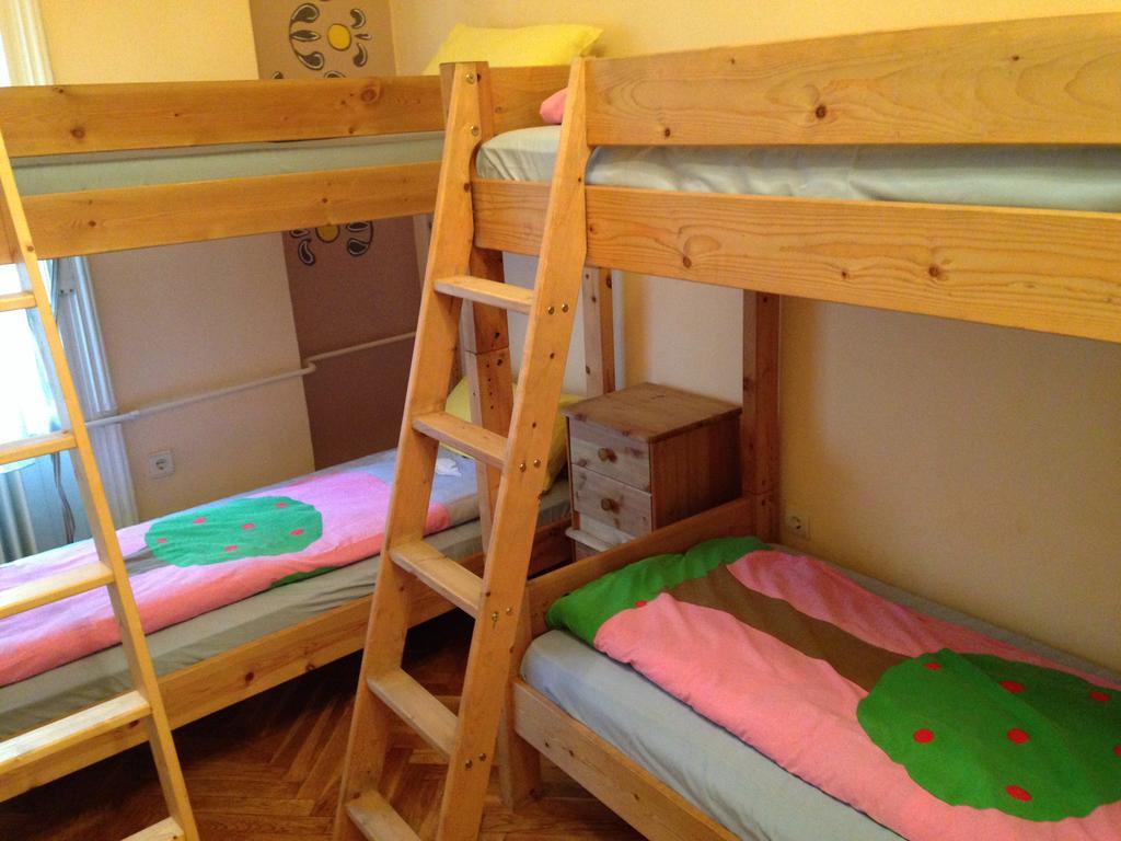 Yolo Hostel Budapest Zimmer foto